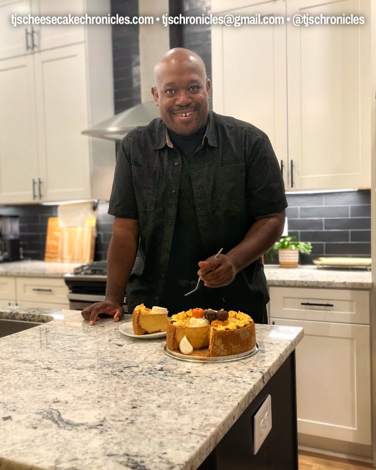 TJsChronicles's tweet photo. Pumpkin, Spice, & Everything Nice!!! That’s what you’ll find in the new Pumpkin Spice Cheesecake…in addition to pecans, candy leaves and Belgian mini chocolate pumpkins🎃.
#GoodEats #ItsAGoodThing #Pumpkin #Spice #Fall #PumpkinSpiceCheesecake #Cheesecake #Dessert #TJsChronicles https://t.co/1kIm2K3LG8