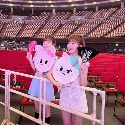 9WeNeedU1's tweet photo. ミイマユ可愛い😍✨！！とても癒されるし、2人とも似てる！！こんな双子がいたら最高だわ〜✨🌈！！
#新しいプロフィール画像 https://t.co/x0jh43deb2