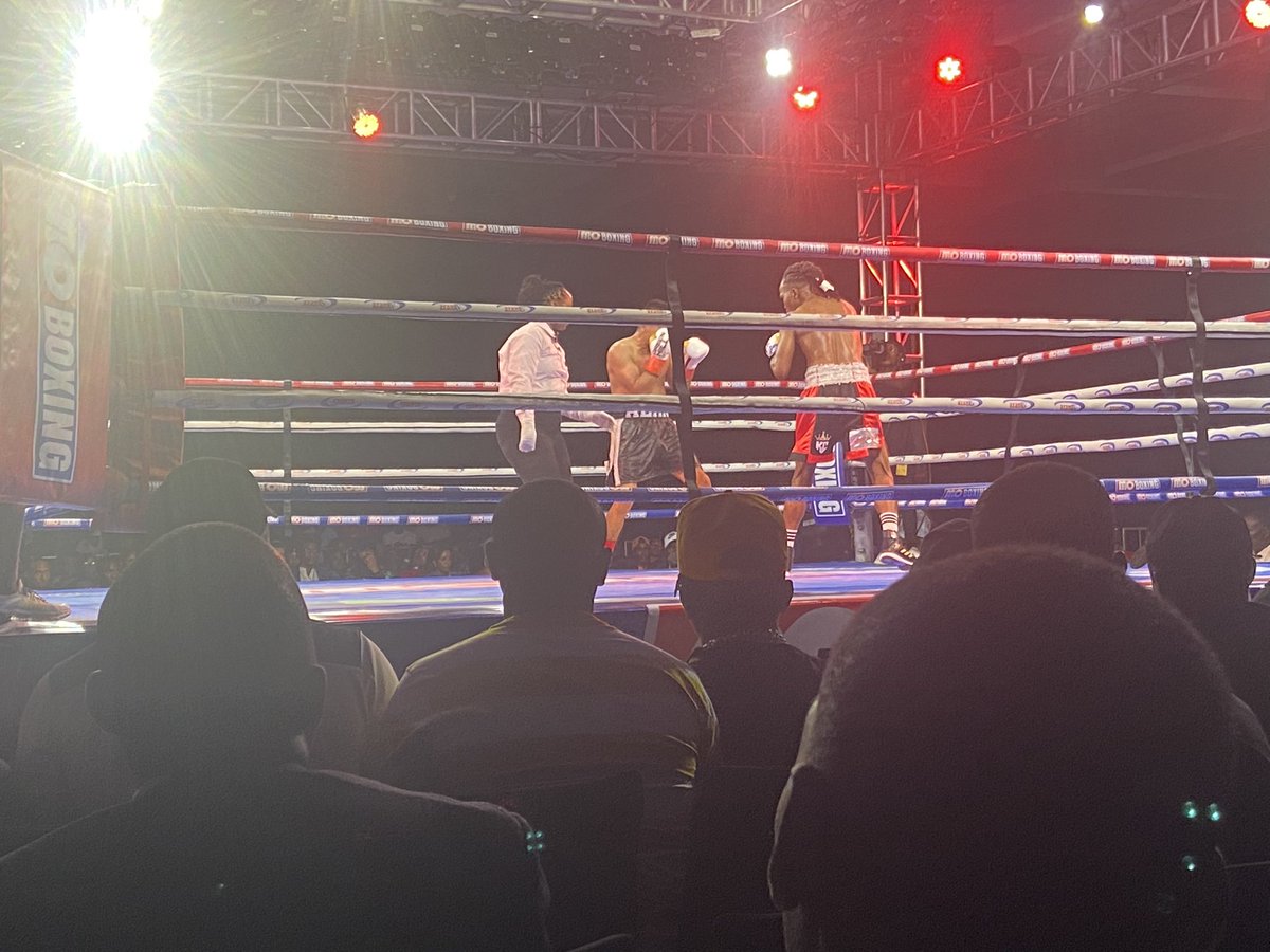 ericbaisi's tweet photo. โI be spiked out, I could trip a refereeโ #MoBoxing https://t.co/IAp3Nl34uy