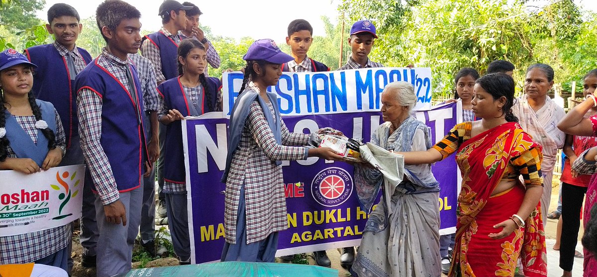 nss_mdhs's tweet photo. মধুবন ডুকলী দ্বাদশের NSS Unit এর উদ্যোগে বিদ্যালয়ের NSS স্বেচ্ছাসেবকগন তাদের চার দিনের জলখাবারের খরচ বাঁচিয়ে বিদ‍্যালয়ের NSS Unit কর্তৃক গৃহীত গ্ৰামের গরীব, দুস্থদের মধ্যে পুষ্টিকর খাবার বিতরণ করে। https://t.co/4ZBOp33ozn