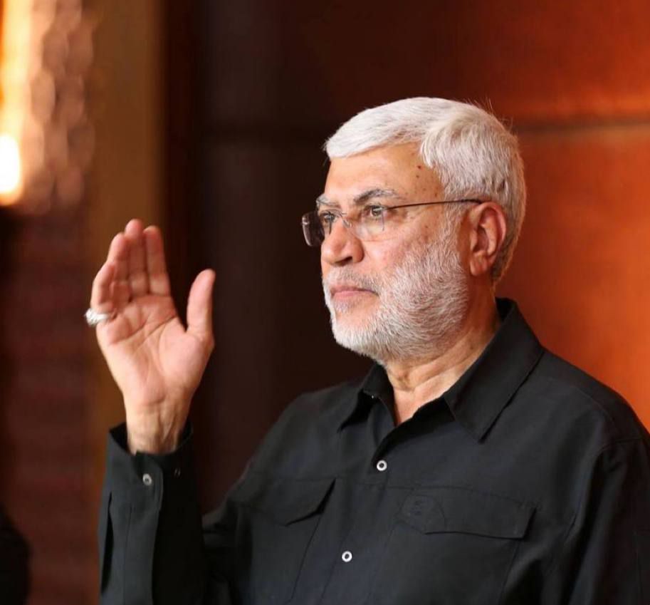 أنتَّ أنتَّ منٰ هندستَّ العراق ورسمتَّ ﺟمـالّْ دجلتـهُ وفُراتـهُ 
بـ يـدُكّْ المبتـورةِ حُبـاً بـ هندسـةَّ نخـيلـهُ