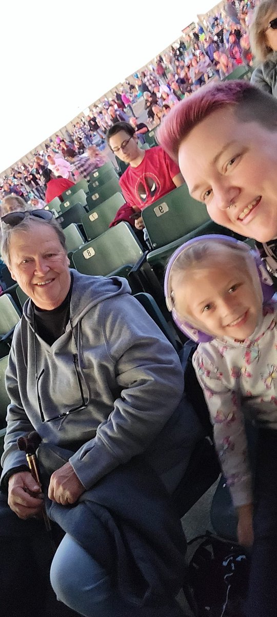 takes_my_life's tweet photo. @thechicks came back and killed it tonight @ruoffmusicenter! Thank you so much! And they played both of my favorites #SinWagon and #TruthNo2. First time for my Daughter, my Grandma, and myself getting to see you!! https://t.co/AcDTEAwxAc