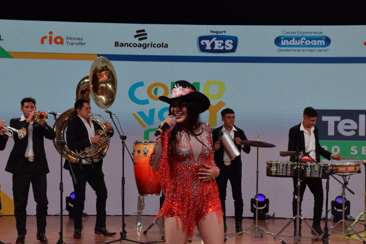 TeletonSV's tweet photo. Agradecemos a Lisseth Alvarado por sumarse a esta #Teletón2022 y llenarnos de energía con su ritmo y entusiasmo 💃
.
.
.
#Comovosycomoyo #Teleton40años #Teleton2022 #EventoTeleton #SumaTerapias https://t.co/DFXLljKz4b
