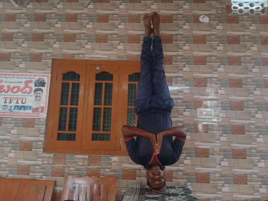 reddyshamili1's tweet photo. @KTRTRS @TelanganaCMO @SomeshKumarIAS @trsharish @RaoKavitha sir pay scale koraku enni feetlu chudandi.....enduku ma paina entha kaksha sir? VRA'S anthene chinna chupu..... https://t.co/IUxG3rYrL6
