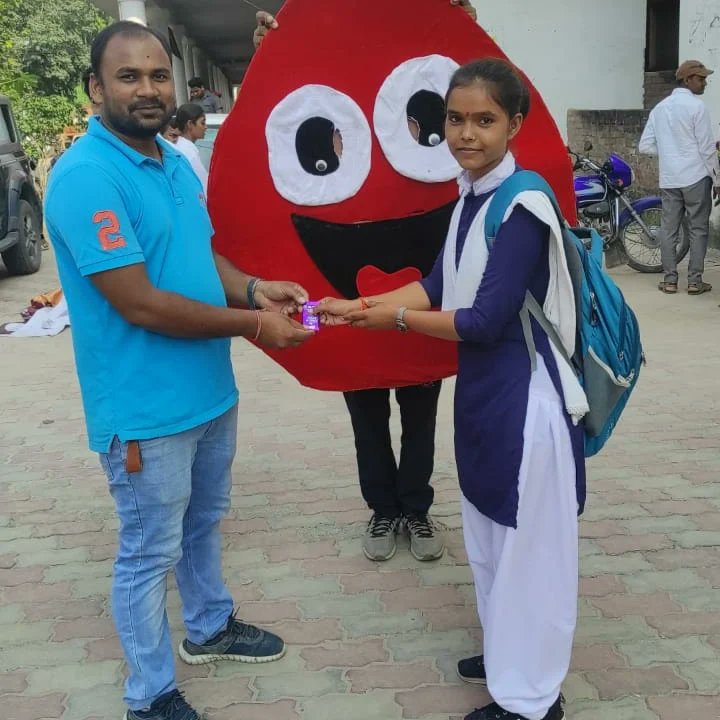 HUMANITYInTrust's tweet photo. Yesterday, #RideForRed team reached major places like Subhash Chauraha, Andawa Chauraha, Handia PG College Handia, Hanumanganj and Company Garden Gate 1 of Allahabad and make aware people for #BloodDonation by #Nukkad_Natak. #HUMANITY_INDIA_TRUST #HIT https://t.co/ynZIDbpAMA