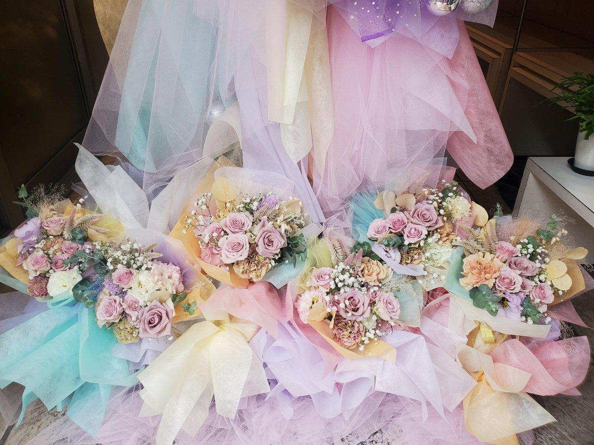 アザーカット✨💐優しい雰囲気のフラスタで可愛い…😊💖プレートの色が紺色でこれがまたお花を締めてくれている!!お客様のセンス恐るべし。🍸️✨🍸️
改めまして御注文いただき誠にありがとうございました😌💐✨