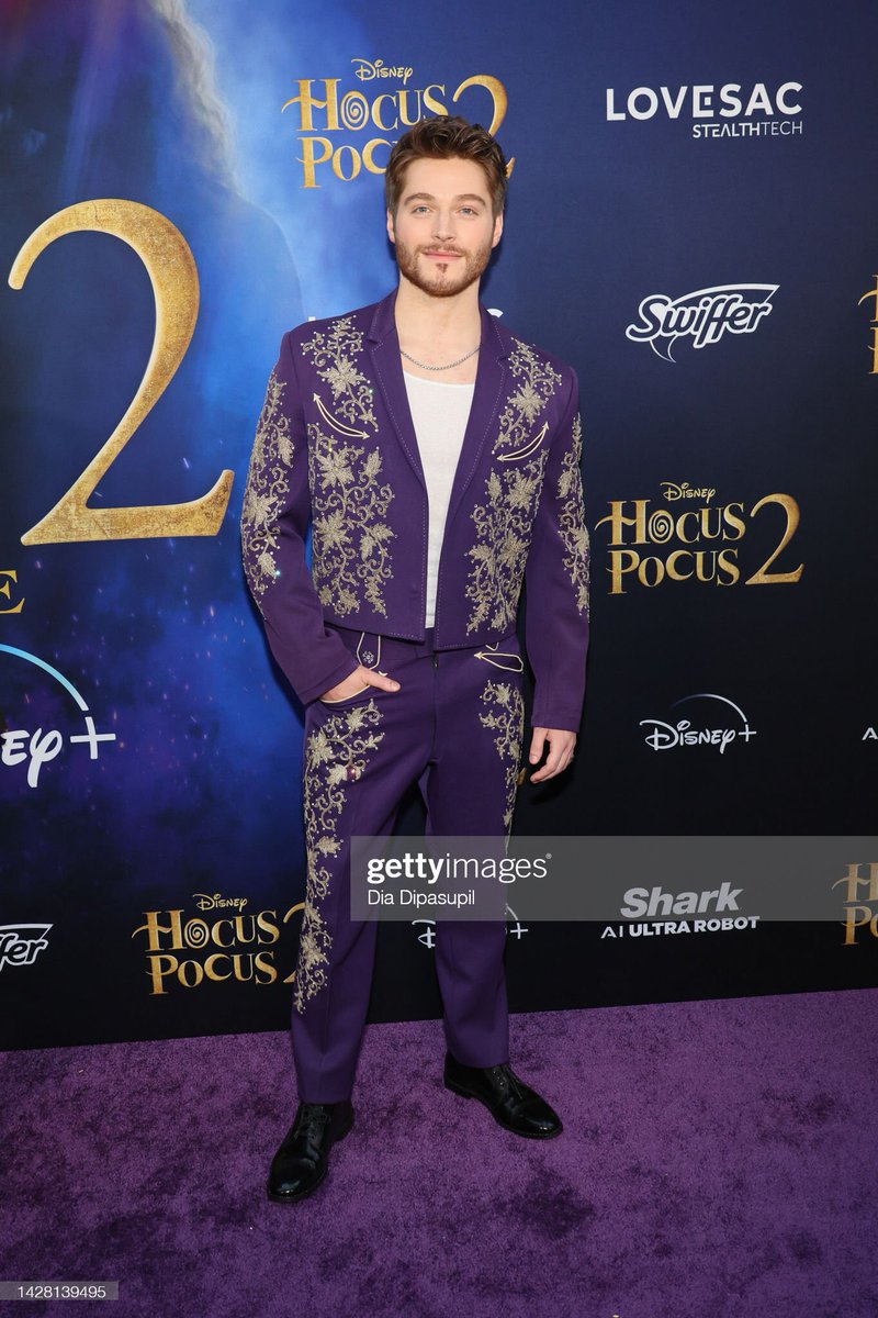 FROYGLATAM's tweet photo. 📷| froy el 29/09/22 en la premiere de #HocusPocus2 (1/2)

amamos verlo de nuevo 💖 https://t.co/fokZ34jHHs