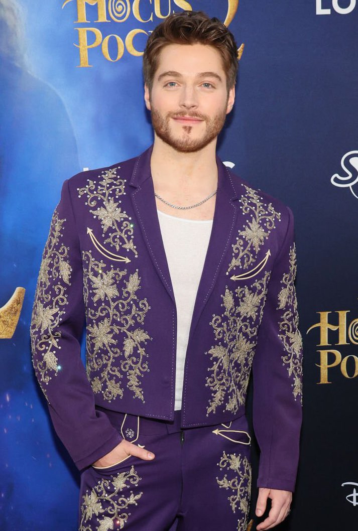 FROYGLATAM's tweet photo. 📷| froy el 29/09/22 en la premiere de #HocusPocus2 (1/2)

amamos verlo de nuevo 💖 https://t.co/fokZ34jHHs