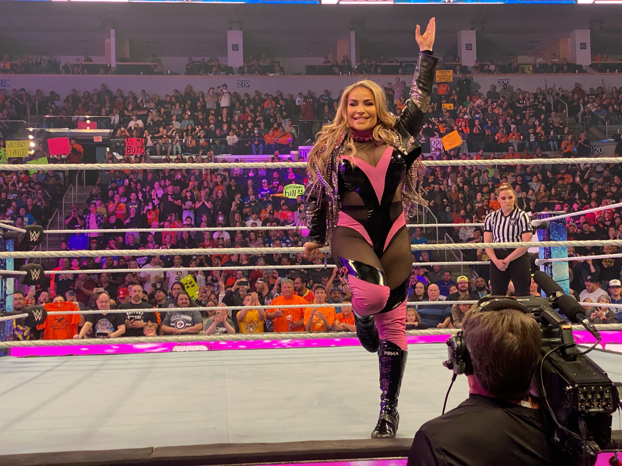 Top WWE Smackdown Superstar Asked To Dye Her Hair To Not To Look Like Beth Phoenix 1