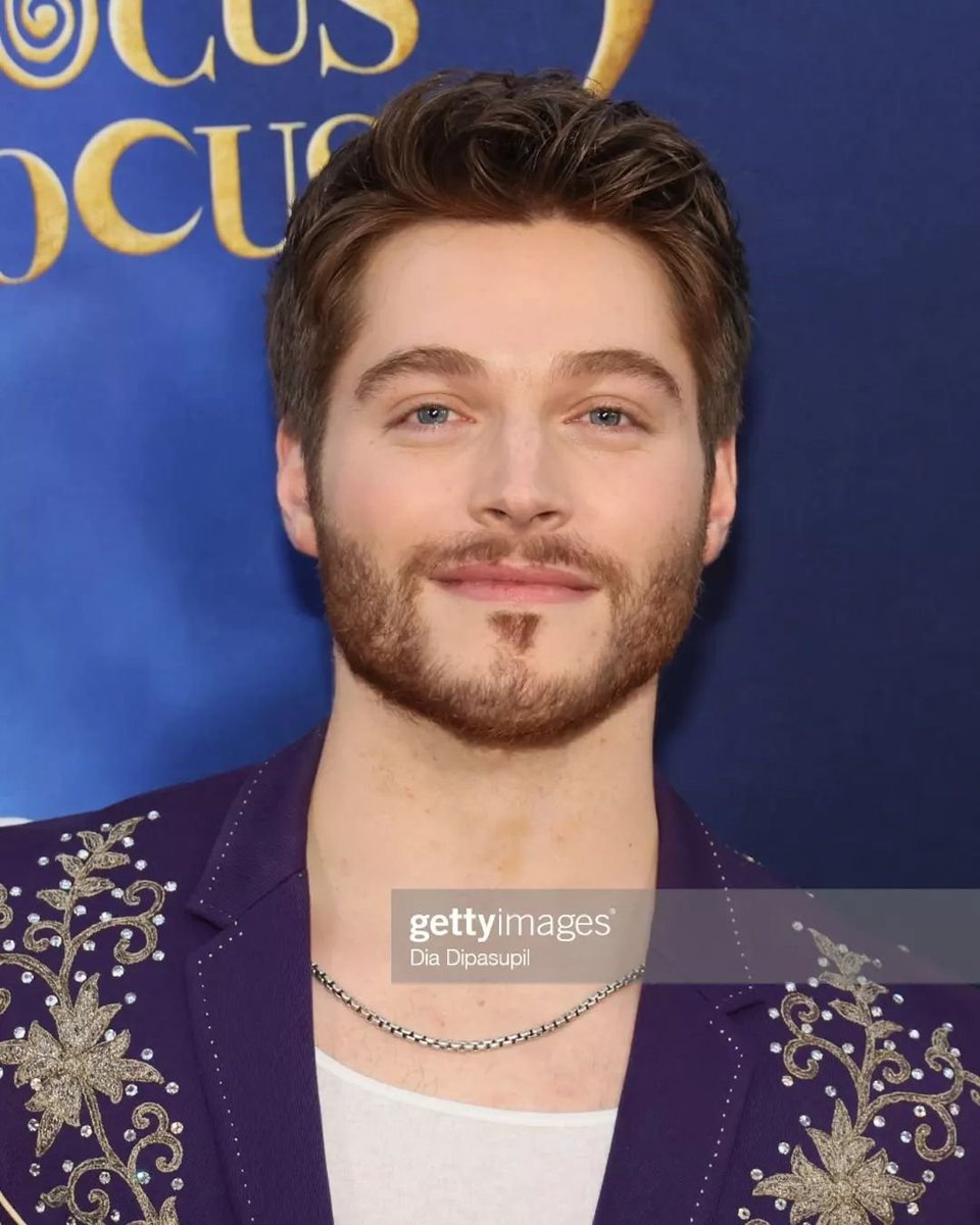 FROYGLATAM's tweet photo. 📷| froy el 29/09/22 en la premiere de #HocusPocus2

(2/2) https://t.co/6mEIp7UGP8