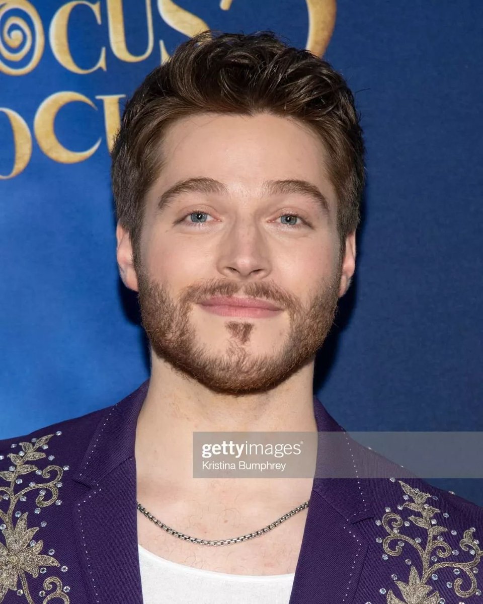 FROYGLATAM's tweet photo. 📷| froy el 29/09/22 en la premiere de #HocusPocus2

(2/2) https://t.co/6mEIp7UGP8