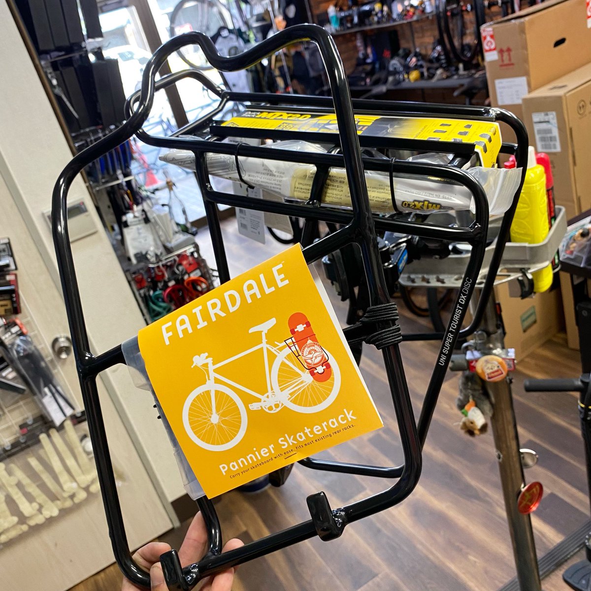 u2bikes's tweet photo. FAIRDAREのスケートボードラック🛹
折り畳みイスをもってくつろぎポイント散策する今流行りの"チェアリング"に使えるのでは？🤔
流行りはお客さんからも収集してます😁 #U2BIKES #FAIRDARE #ラック #チェアリング #世界を広げるアイテムに #ゆるキャンしたい https://t.co/z8nYge1T2D