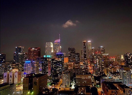 Oyobox's tweet photo. #夜景#洛杉矶 https://t.co/VgH2Byauo3