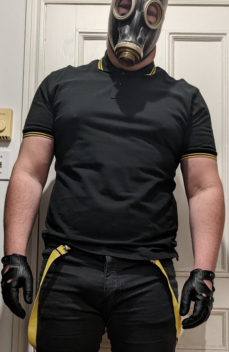 GaySkinheadPiss's tweet photo. #gayfetish #gayexib #skinhead #gasmask #gay #gearfetish #leatherglove https://t.co/QwUxrwNDAC