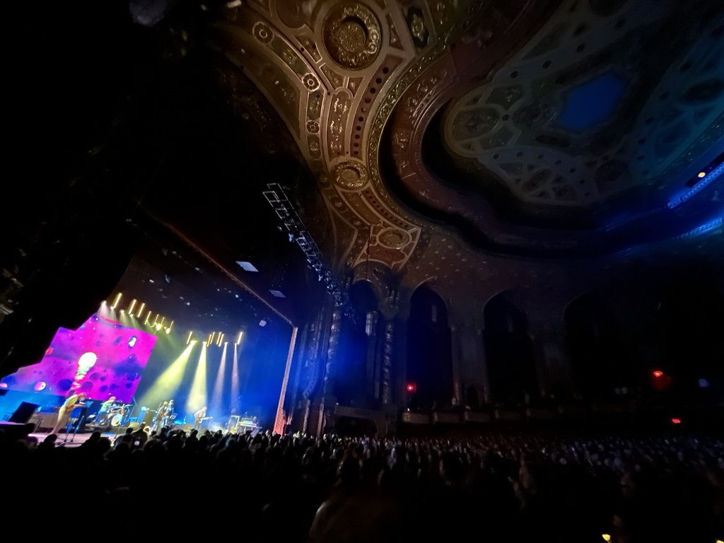 Pavement across the decades: luckier than I could have known to see them in the Campus Center Frontroom at Amherst (capacity 150?) in 1994; unexpected reunion at the Hollywood Bowl (18,000) 2010; and tonight, a treat at the Kings in Brooklyn (3,000). Elegant bachelors, indeed.