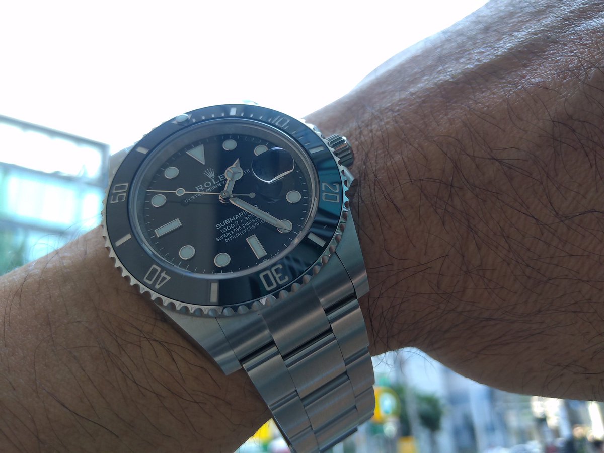 matsupearljam's tweet photo. 今日の相棒
どちらも大事に使ってます☺
#ニューバランス
#M992GR
#ロレックス
#サブマリーナデイト https://t.co/vHN87tcDdx