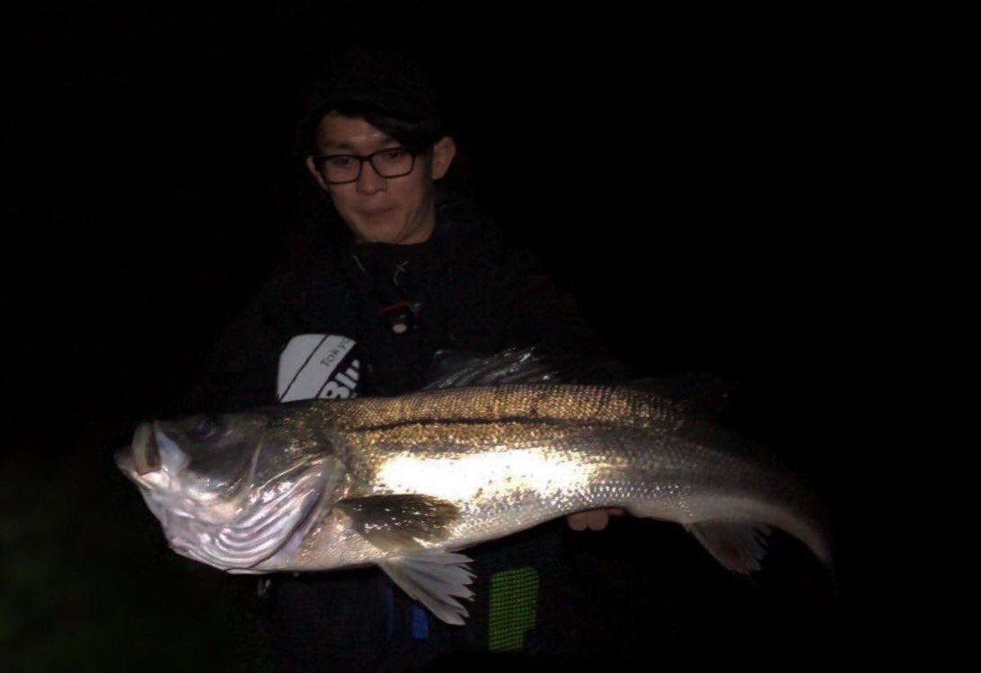 fishing0126's tweet photo. やっと今年初ランカー！！
超ゴリ巻きファイト！
やってやったぜ😎
＃リバーシーバス
＃アイマ
#ロケットベイト https://t.co/IinxVDJH8e