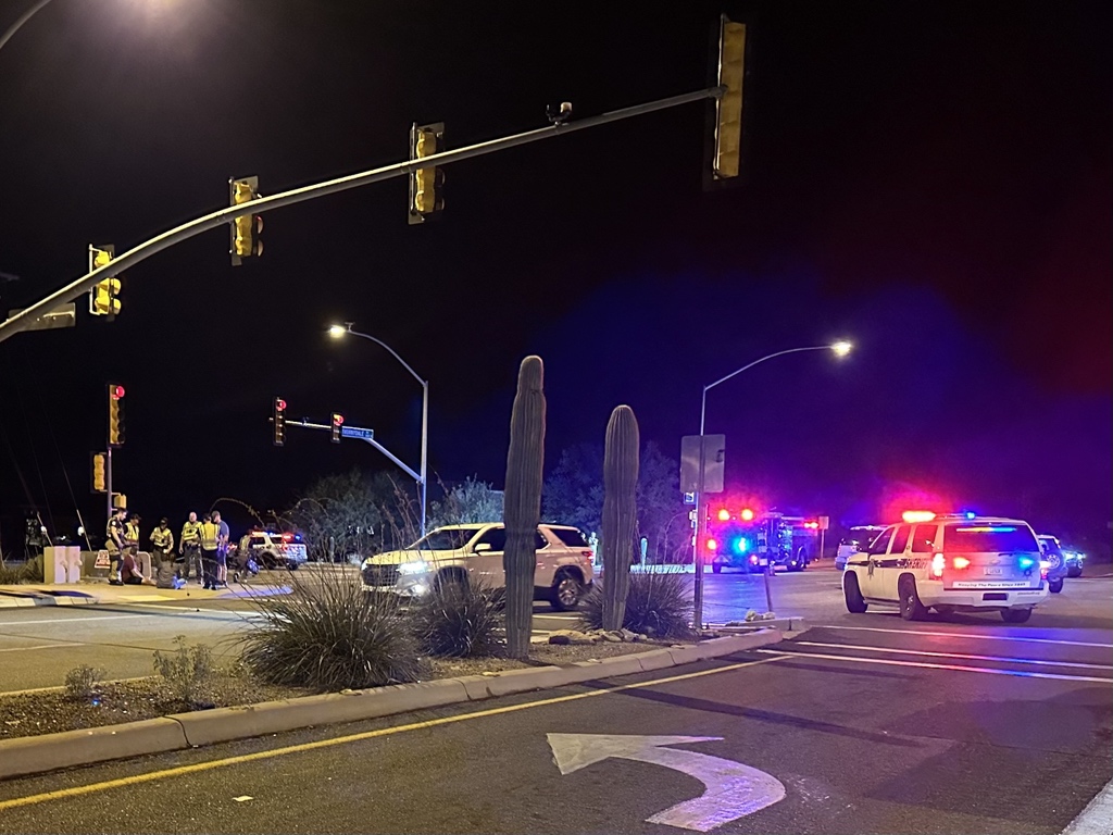 mjacob's tweet photo. @whatsuptucson T-bone accident Thornydale S/B at Magee https://t.co/O8e8MJ0s8g