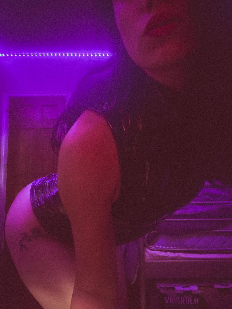 Mistress_Ze's tweet photo. Missed these π?
#mistress #pvcobsession #lips #femdom #bdsm #findom #obeyme #smokingmistress #dungeon #DominantWoman https://t.co/xEfi67WR36