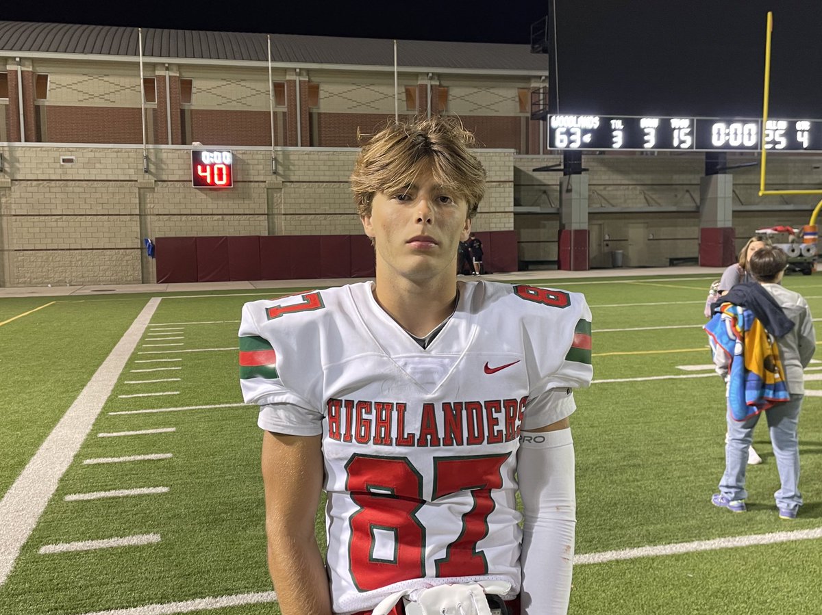 Class of 2025 The Woodlands WR Shane Walker really impressed me tonight. Walker hauled in 2 TD’s & had over 100 yards receiving. Runs great routes, good hands, & tremendous speed after the catch. Older brother plays for UH. Holds 1 offer as of now. Definitely a prospect to watch