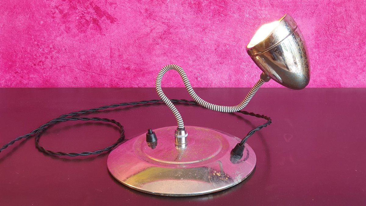TomBaumberger's tweet photo. Nun ist dieses Unikat parat und im Shop. Es ist eine Fahrradlampe welche auf einer Radkappe montiert ist. Das Kabel ist formbar und hält so die Lampe in Position.
#lampenbau #lampenbauer #lampenliebe #Fahrradliebe #einzelstück #handmadelamp #fahrradlampe #bikelove #bikepartslamp https://t.co/vKrtPa8Jv6