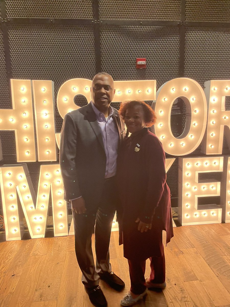 TIDEVINE's tweet photo. DateNight celebrating #BuildingBlackPoliticalPower at the 5th annual #HistoryMakers event with @CollectivePAC during @CBCFInc #ALC51 https://t.co/5SFbRSy8DS