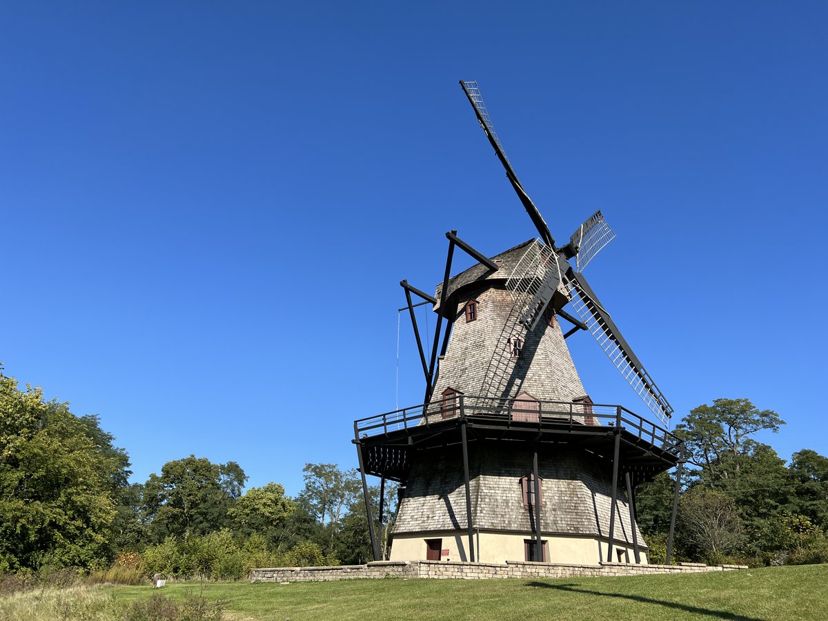 StevenWayneFit2's tweet photo. I did strides near this windmill today. Can there be a bluer sky?
#Illinois #IllinoisRunner #Running #RunIllinois #Chicagoland #Runner #5k10k #MiddleDistance #OffSeason #BeerRun #RunForBeer #FoxValley #BataviaIL #GenevaIL https://t.co/UkzKlkK82L