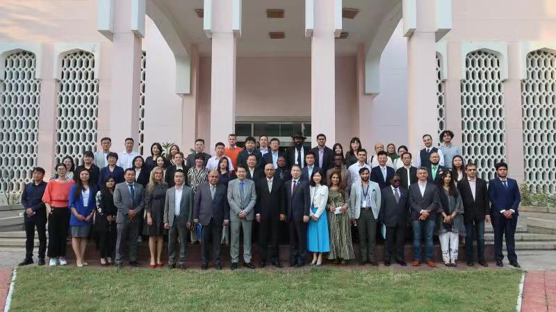 AmbMoinHaque's tweet photo. Delighted to host representatives of multilateral organizations,Chinese think tanks and academia at the Embassy.Briefed them on recent floods in Pakistan,and Pakistan’s vulnerability to climate change.Touched by their desire to contribute.
@CCG_Org  @YoungDialogue @PkPublicDiplo https://t.co/80Li3b9YxE