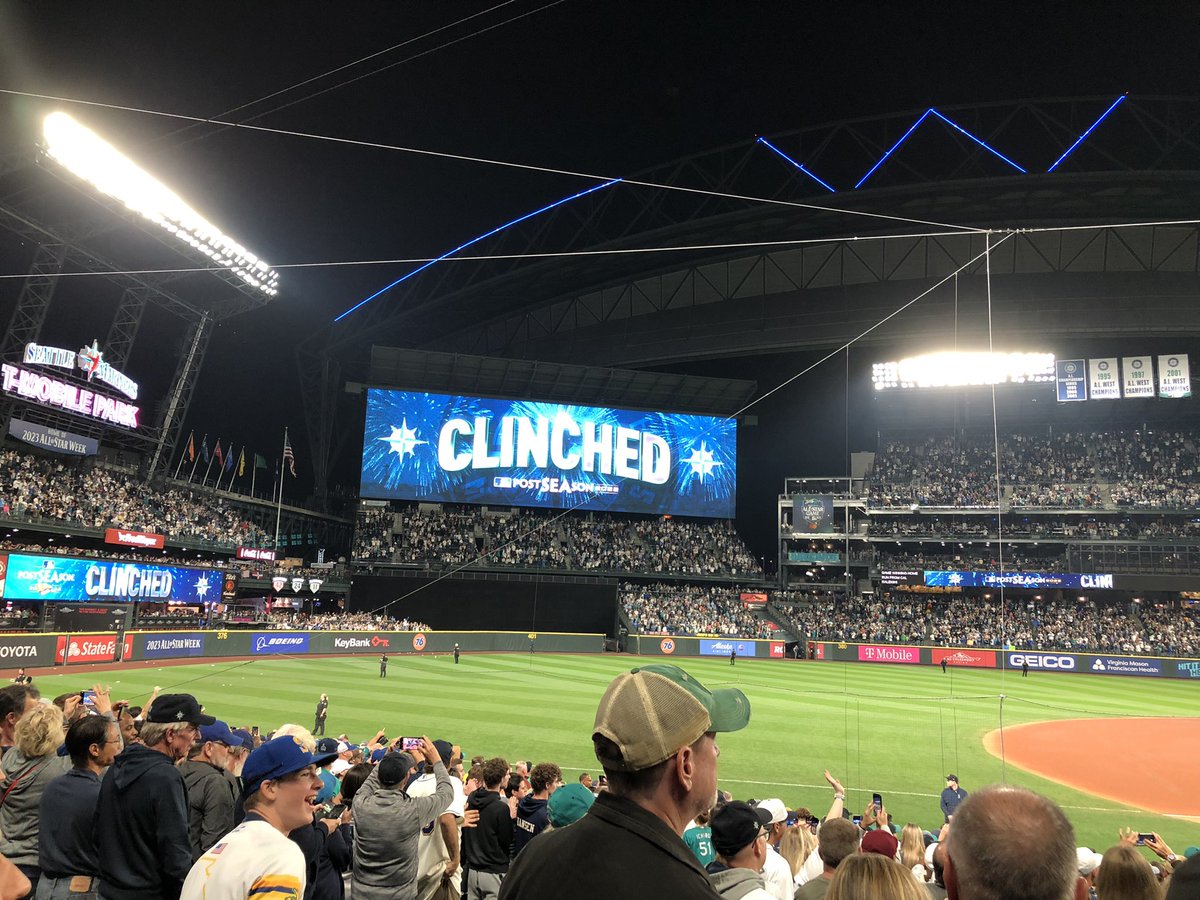 kkaltena's tweet photo. Incredible. Go Mariners. 💙⚾️ https://t.co/mWBby3LvMC