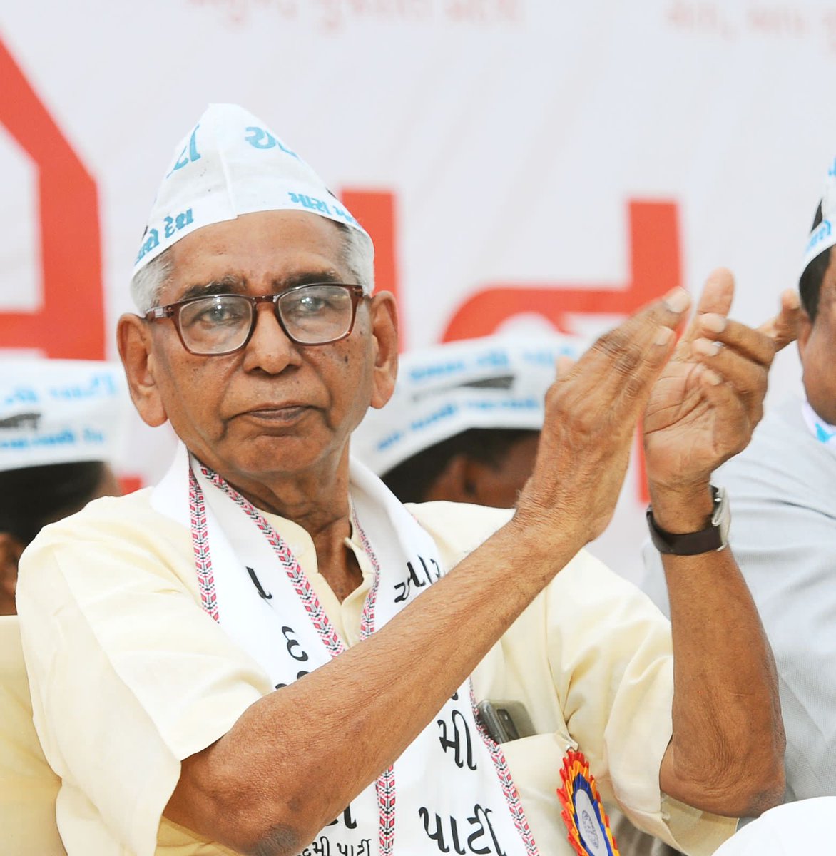 Gopal_Italia's tweet image. आम आदमी पार्टी गुजरात के संस्थापक ओर हम सब के मार्गदर्शक व पार्टी के पुर्व प्रदेश अध्यक्ष आदरणीय श्री किशोरभाई देसाई (किशोरकाका) जी को 81वे जन्म दिन की बहुत बहुत शुभकामनाएं।

इस उम्र में भी काका जी पार्टी को मजबूत करने जो अथक महेनत कर रहे है उनसे हम सब को प्रेरणा मिलती है।