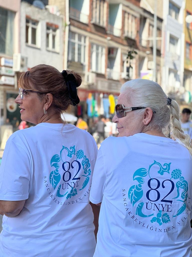 82unye's tweet photo. İlk hareketi kadınlar başlattı. Tişörtleri giydiler ve sahadalar. https://t.co/QQelC9H21G