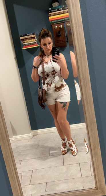 Tummy tuck and new boobies are sitting right with me. https://t.co/Wchg7Ou2GR<a href="/tag/mvsales"class="tags"><span>#mvsales</span></a>