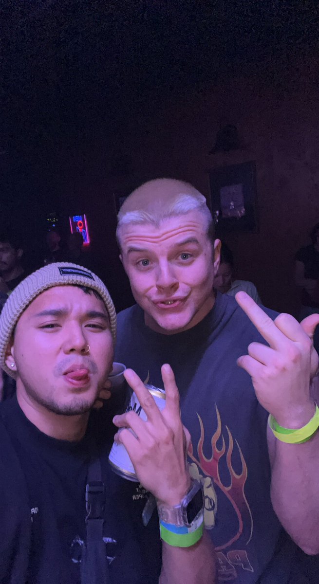 josh_mahinay214's tweet photo. Round table tour 22’ saving riddim 1 day at a time! It’s pizza time! 🍕 @infektdubstep  @Samplifire @prosecutemusic #infekt #disciple #samplifire #prosecute https://t.co/g1pwrMnUMR