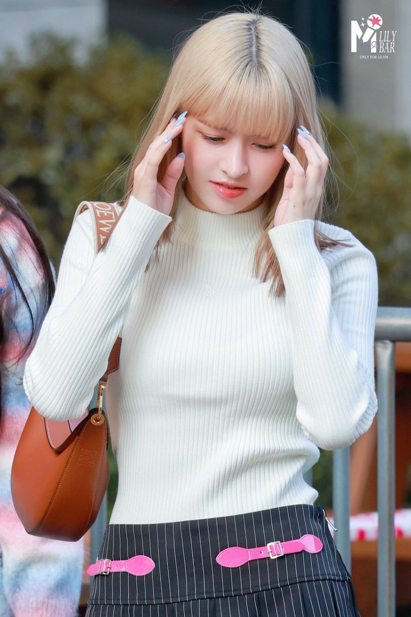 Lily_SeaSalt's tweet photo. 220930 MusicBank HD

Hi👋

#엔믹스 #릴리 #NMIXX #LILY #LILYM #릴리의버블모험 https://t.co/AtWOGl6hqQ