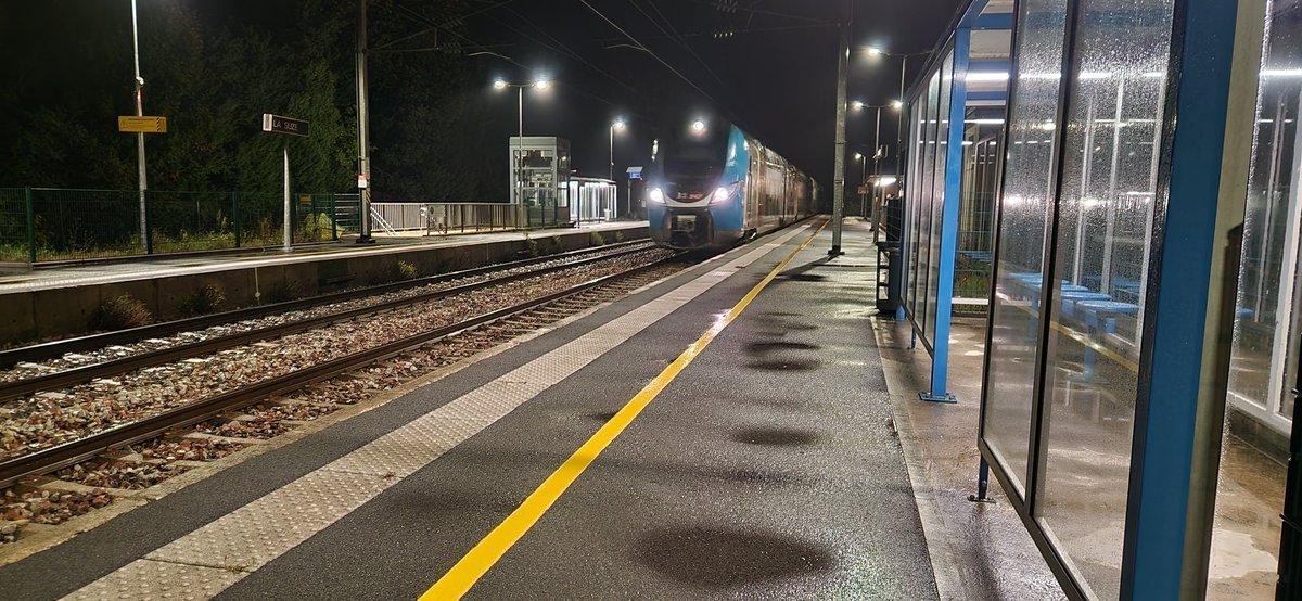 monini_en_train's tweet photo. TER 857387, La Suze sur Sarthe, Z56507/508.
#regio2n #TERPays2LaLoire #sncf #LaSuzesurSarthe https://t.co/AuDMP4ayKw