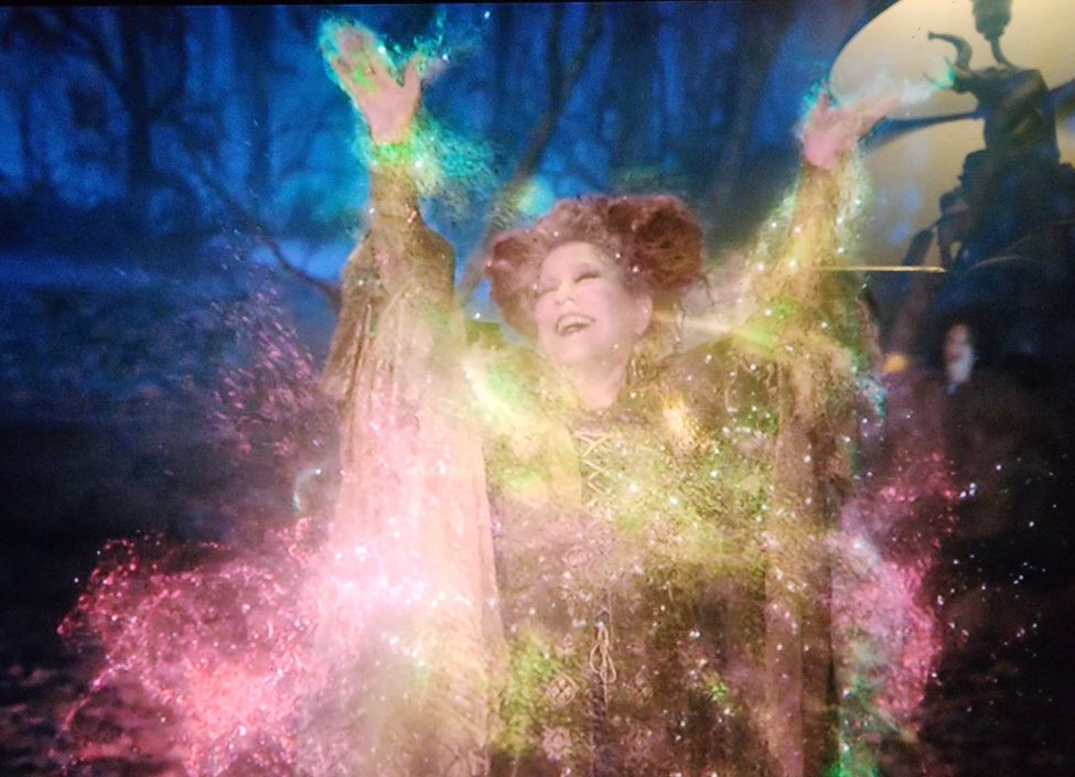 ChrisDelRey_NFR's tweet photo. Bette Midler ate this fucking scene #HocusPocus2 https://t.co/np7VCuQFPV
