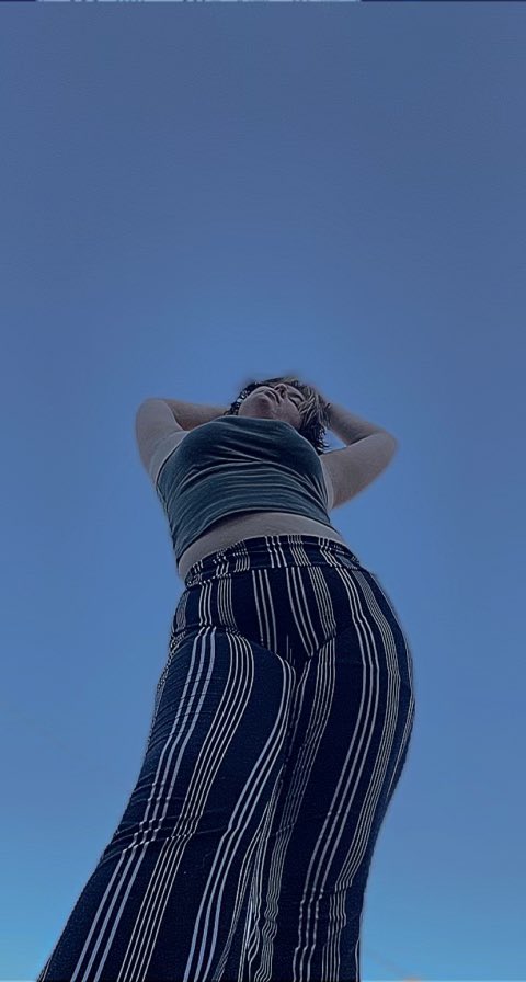 itsari_elle's tweet photo. Tall girls 🦒 https://t.co/4pEBCzO75k