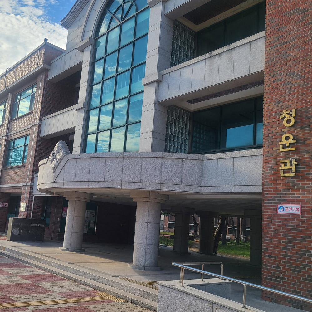 Proswing_Inc's tweet image. 강원도립대학교 레져스포츠학과 골프수업을 위하여 프로스윙머신 설치
(주)프로스윙-골프스윙머신 전문 연구제조 기업 / 제품문의: 1899-6637 proswing.kr
#골프연습스윙기 #골프자세교정 #골프연습기계 #골프궤도연습 #드라이버연습기구 #아이언연습기구 #골프바디스윙연습