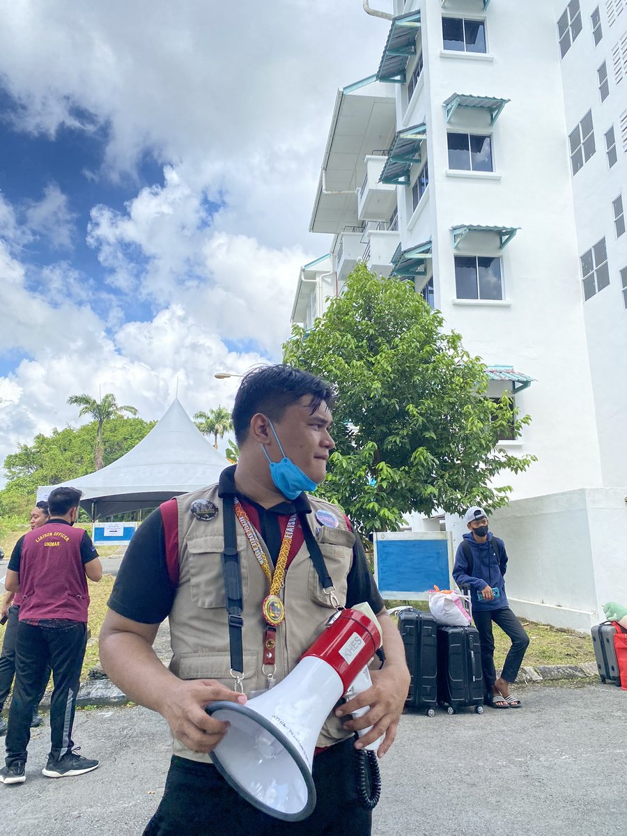 Syahrul13S's tweet photo. Selamat datang ke UNIMAS 🫵🏻🫵🏻🫵🏻 #MAP22/23 #MajlisPelaksana #LiaisonOfficer #KolejTunAhmadZaidi https://t.co/Kj4p7H2DFU