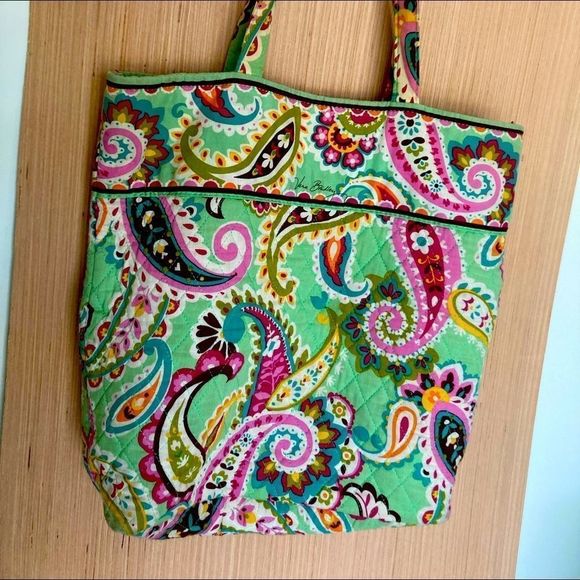 barn_burn's tweet photo. So good I had to share! Check out all the items I'm loving on @Poshmarkapp from @JewelryArtBox @BRANDIESTATES #poshmark #fashion #style #shopmycloset #comfortview #verabradley: https://t.co/XgezLr86MI https://t.co/07LPIOoVwj