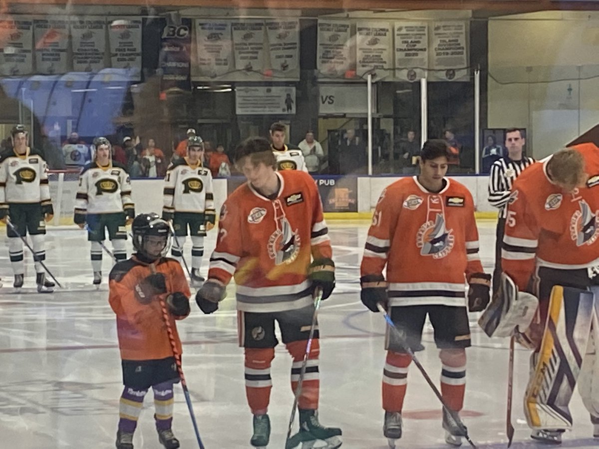 robsondaryl's tweet photo. Thank you to the @ClippersHockey for hosting my daughter Kinley tonight as the 7th skater! https://t.co/a7ARJipxK6