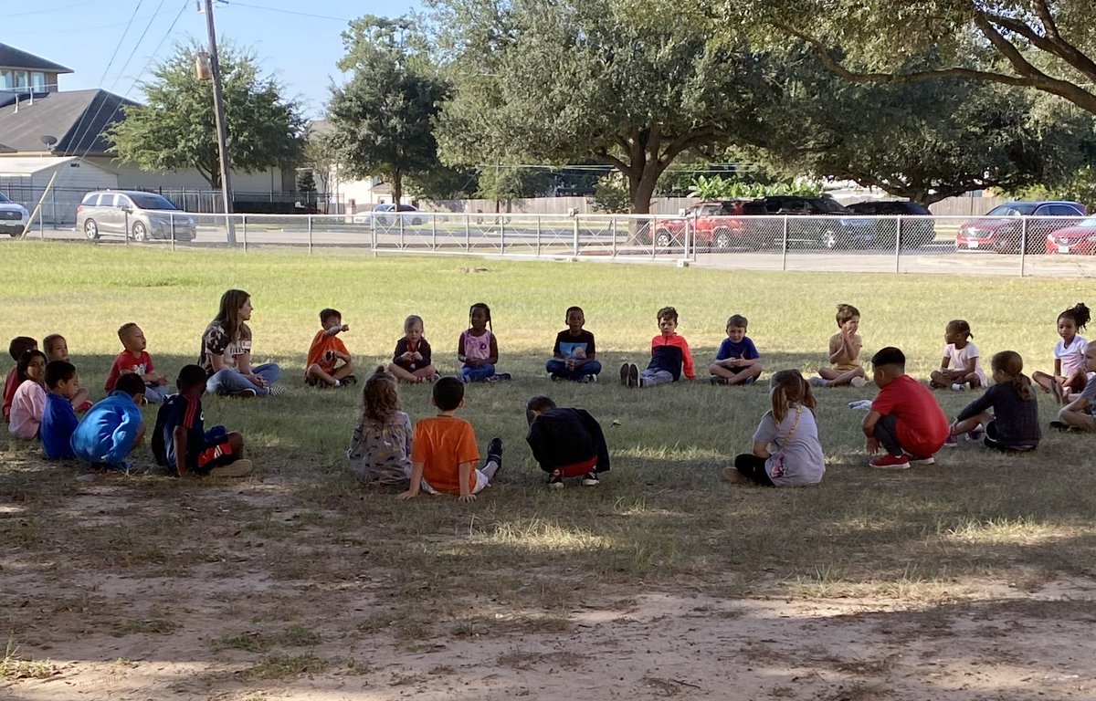 MsEmilyCole1's tweet photo. The weather was so nice that we took Circle Time outside today ☀️ #KleinISD #kleinfamily #communitycircle #TheissElementary #kinderlife https://t.co/oXqZq2FKES