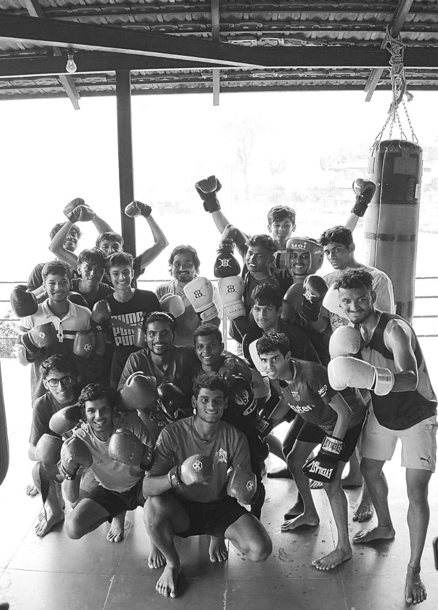 barkbeatTweets's tweet photo. Best of the best ‼️💯
.
.
.
.
.
#barkbeat #academy #onwardsandupwards #proud #explore #squash #boxing #training #kalote #reels #heavylifting #hardworkpaysoffs #photographs #team #teambuilding #empire #game #barkbeats #music #boxers #training #impact #india #players #teamplayer https://t.co/HincufHnqV