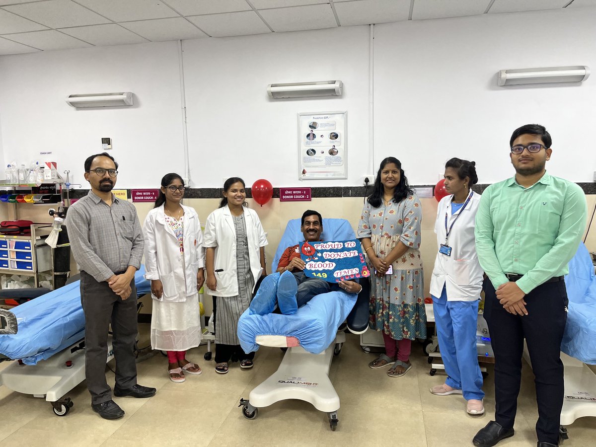 drsrinivasach's tweet photo. Shri Randeep Batta  has done his 149th blood donation at ESIC Medical College Hospital blood centre on National Voluntary Blood Donation Day 1st October 2022.  #NationalVoluntaryBlooddonationday #blooddonors ⁦@NACOINDIA⁩ ⁦@AABB⁩ ⁦@ISBTCO⁩ ⁦@esichq⁩ https://t.co/z6qoLiP79f