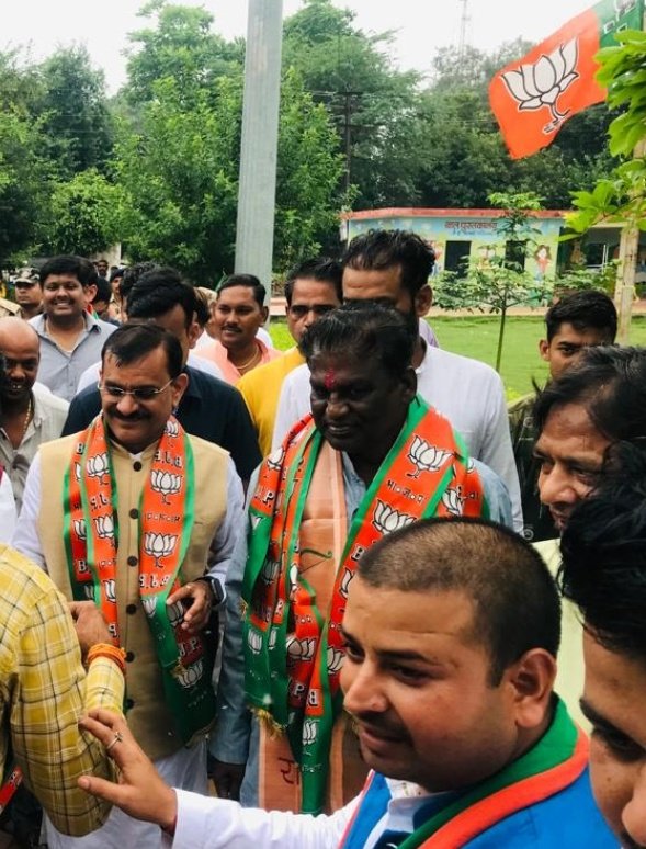 भारतीय जनता पार्टी के प्रदेश अध्यक्ष और खजुराहो के लोकप्रिय एवं कर्मठ सांसद माननीय श्री <a href="/vdsharmabjp/">VD Sharma</a> जी को जन्मदिन की हार्दिक बधाई और शुभकामनाएं।
भगवान भोजेश्वर महादेव से आपके उत्तम स्वास्थ्य एवं दीर्घायु जीवन की कामना करता  हूँ।
#Drprabhuramchoudhary