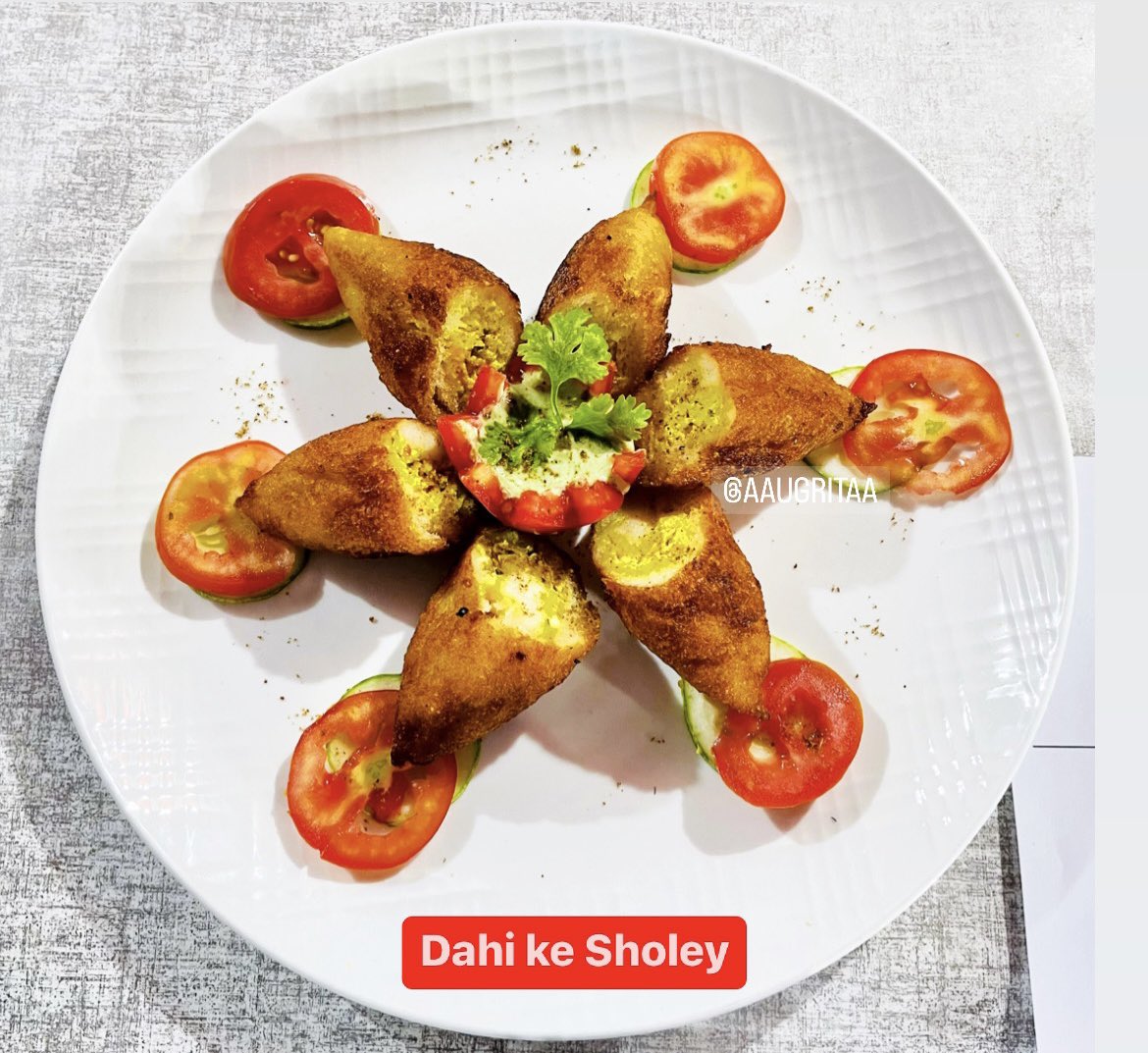 chefshivghosh's tweet photo. Yesterday participated in a food competition at Anandomela, Got first price in Veg dishes I prepared, #DahiKeSholey #StuffedTandooriAaloo 
Both the dishes appreciated by the Judge and taste was heavenly 
#EpicTruth #Foodie #ChefTalks #Competition #DurgaPujo #Winner 30.09.2022 https://t.co/LxhqP0b4sY