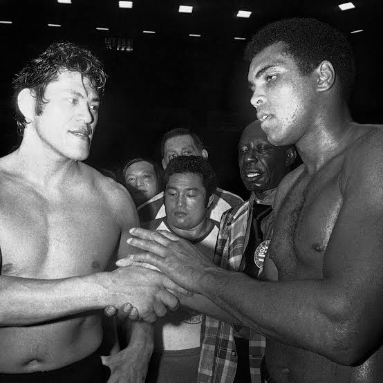 AaliHasan10's tweet image. Wrestler Inoki got global fame in 1976 when he faced Ali in a mixed martial arts match at Tokyo’s Budokan Hall, a match fans remember as “the fight of the century”.

#Inoki #AntonioInoki