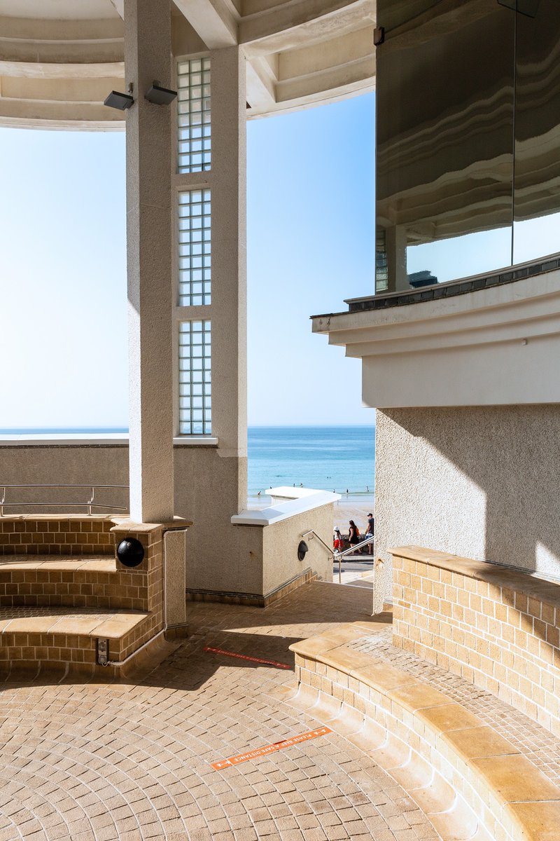 #SeasideSaturday 🌊

The architecture of #TateStIves is designed to give glimpses of the coastline, reminding visitors it is perched on the edge of the ocean, and shows off the landscape and light that has inspired artists for centuries ☀️ 

Photo ©  Luke Hayes