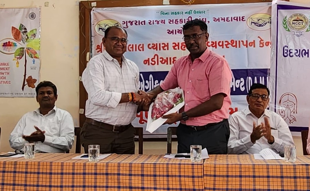 uricm_official's tweet photo. URICM organised Awareness Programme for Farmers on Marketing Infrastructure in APMC was organised in JTC Nadiyad in which 26 officers of APMC of Gujarat attended. Programme was coordinated by Dr A. K. Asthana, Director. @narendramodi_in, https://t.co/qvyNSDsWWn
