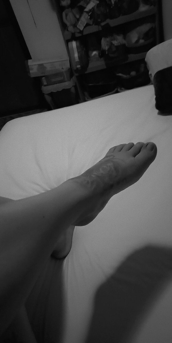 XBaruqui's tweet photo. #gorditosybonitos #feetfinder #feetpicsforsales #piesdemujer  #piesmexico #pies #patas #feetfethish #feetworship #feetlove #blackandwhite #goodmorning https://t.co/haNK4WZ0mq